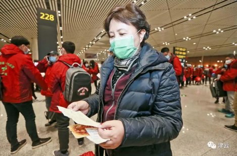 【泪了】出征武汉前,90岁的妈妈递过来张小纸条……